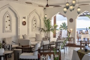 Breakfast, lunch, dinner served; sea views 