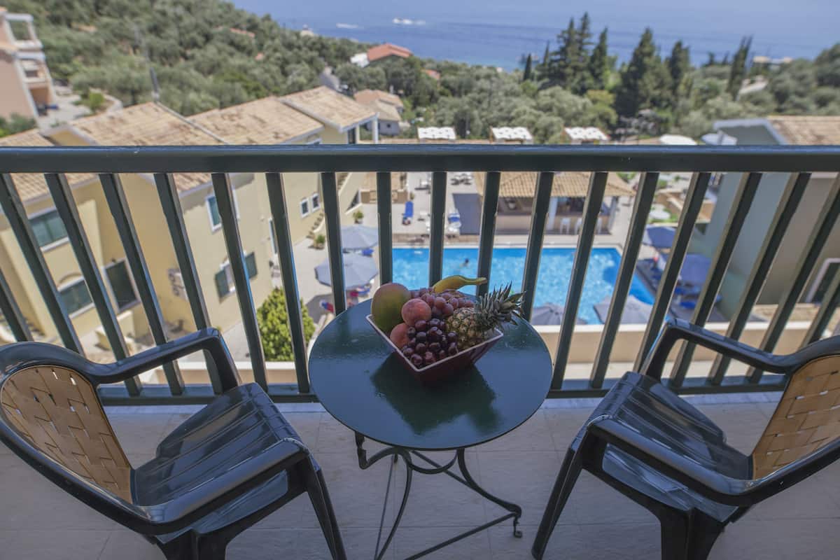 2 bedrooms, premium bedding, Select Comfort beds, minibar