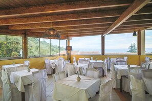 Breakfast, lunch and dinner served - Corfu Aqua Nisaki (Corfu)