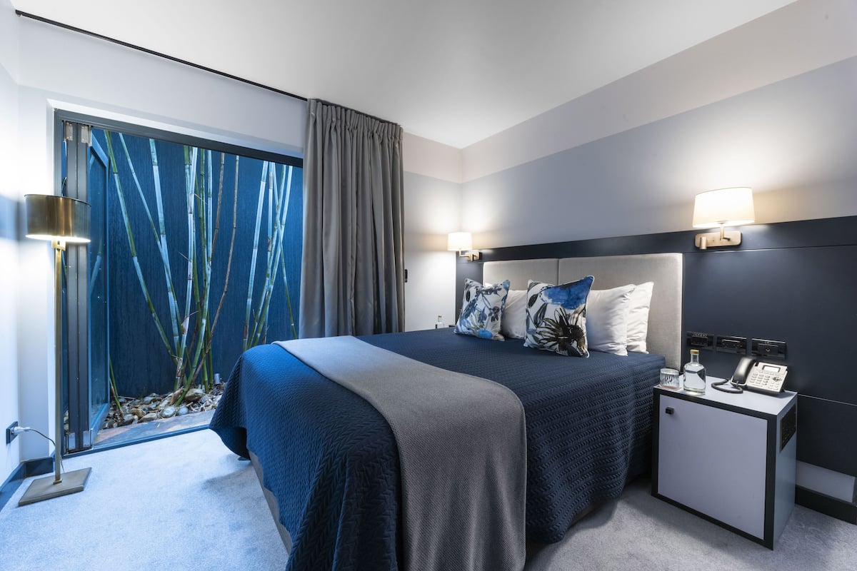 Premium bedding, pillow-top beds, minibar, in-room safe