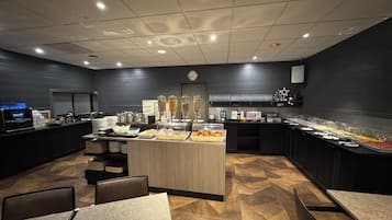 Tägliches inbegriffenes Frühstücksbuffet