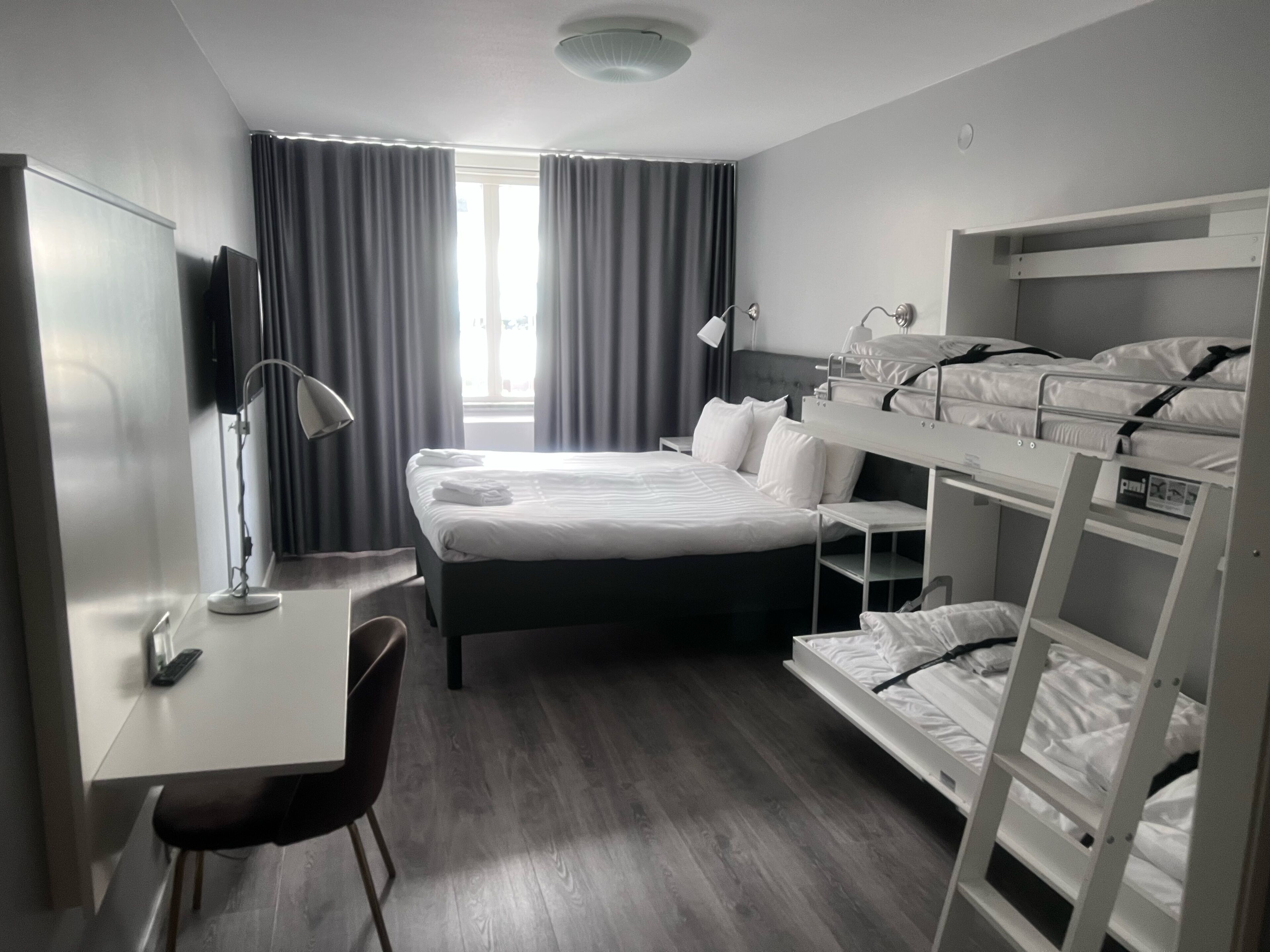 書桌、筆電工作空間、遮光布/窗簾、免費無線上網