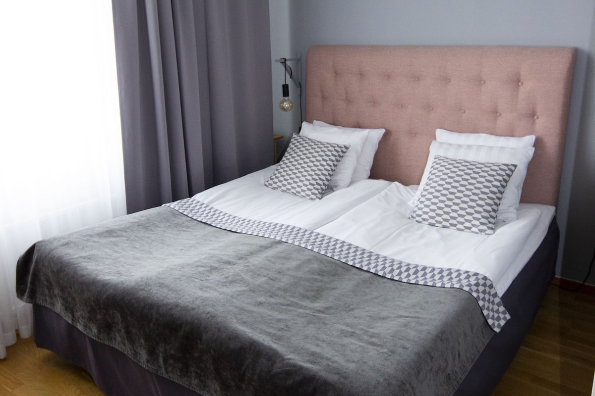 1 Schlafzimmer, Schreibtisch, laptopgeeigneter Arbeitsplatz