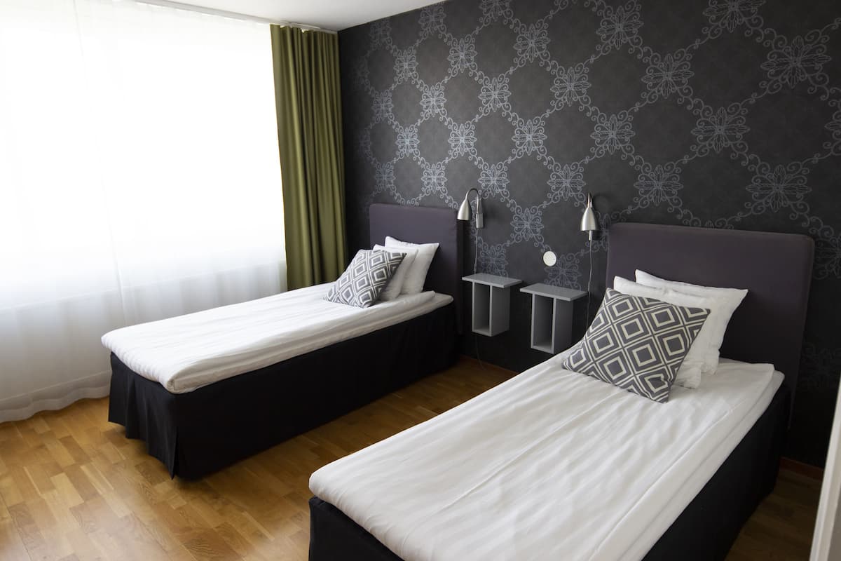 1 Schlafzimmer, Schreibtisch, laptopgeeigneter Arbeitsplatz