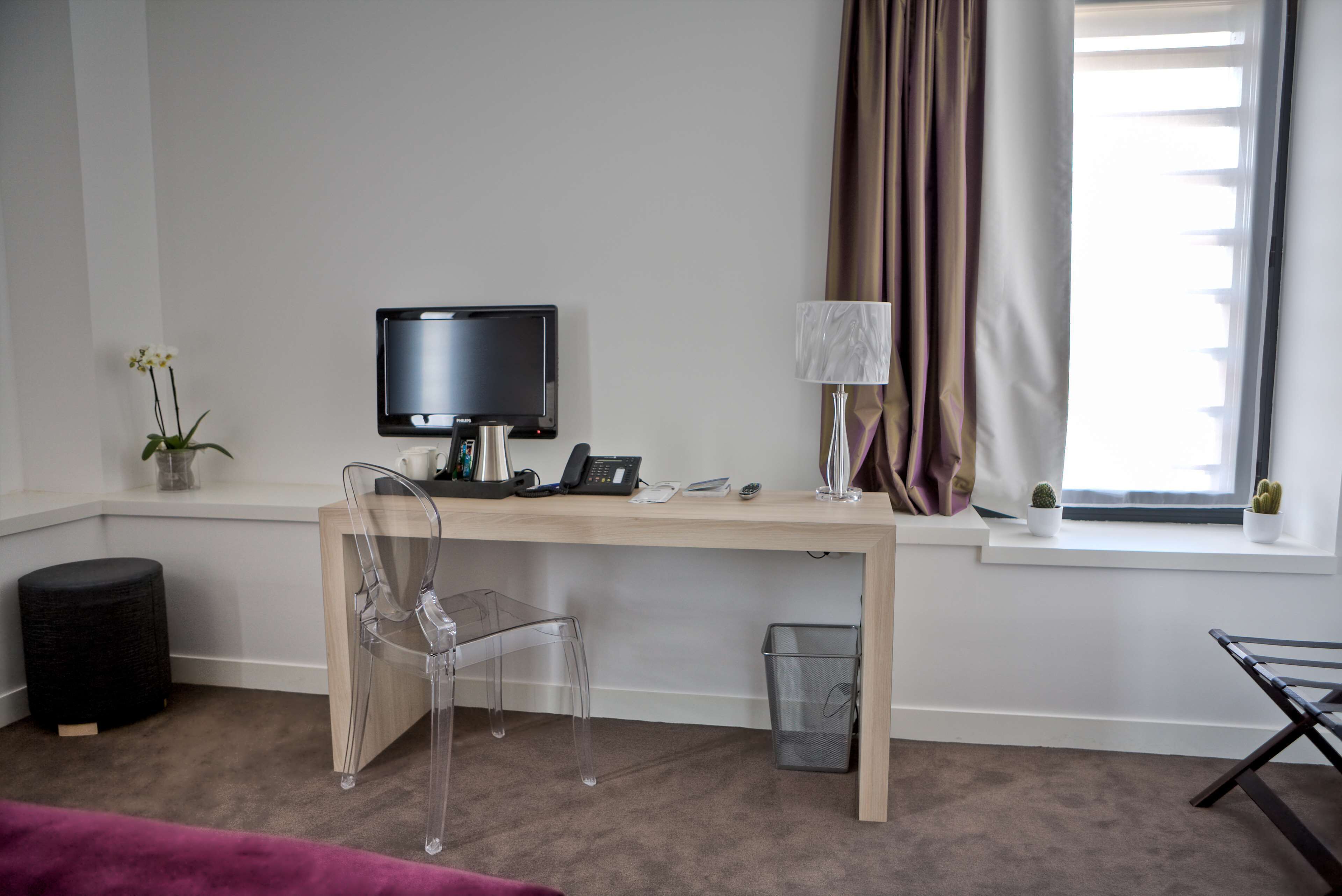 in-room safe, individually decorated, individually furnished, desk