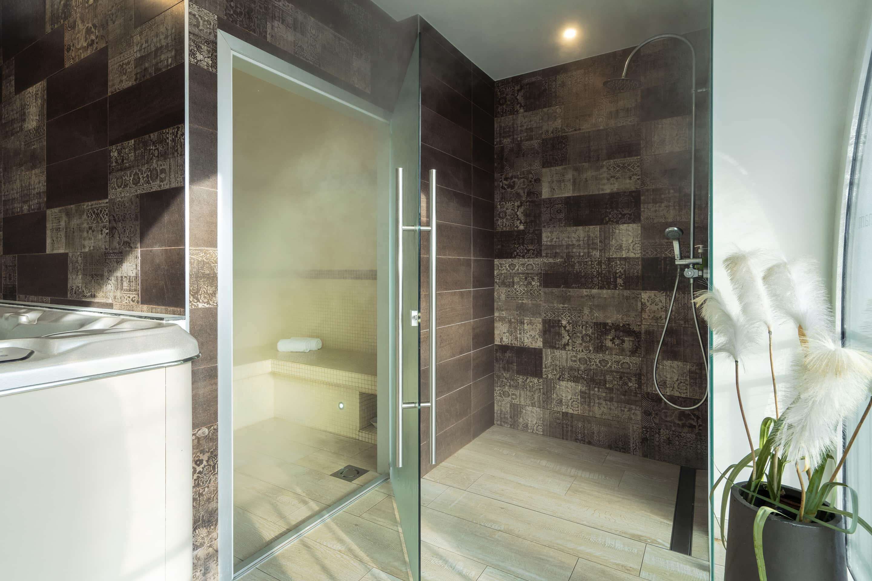 couples treatment room(s), hot tub, steam room, turkish bath/hammam