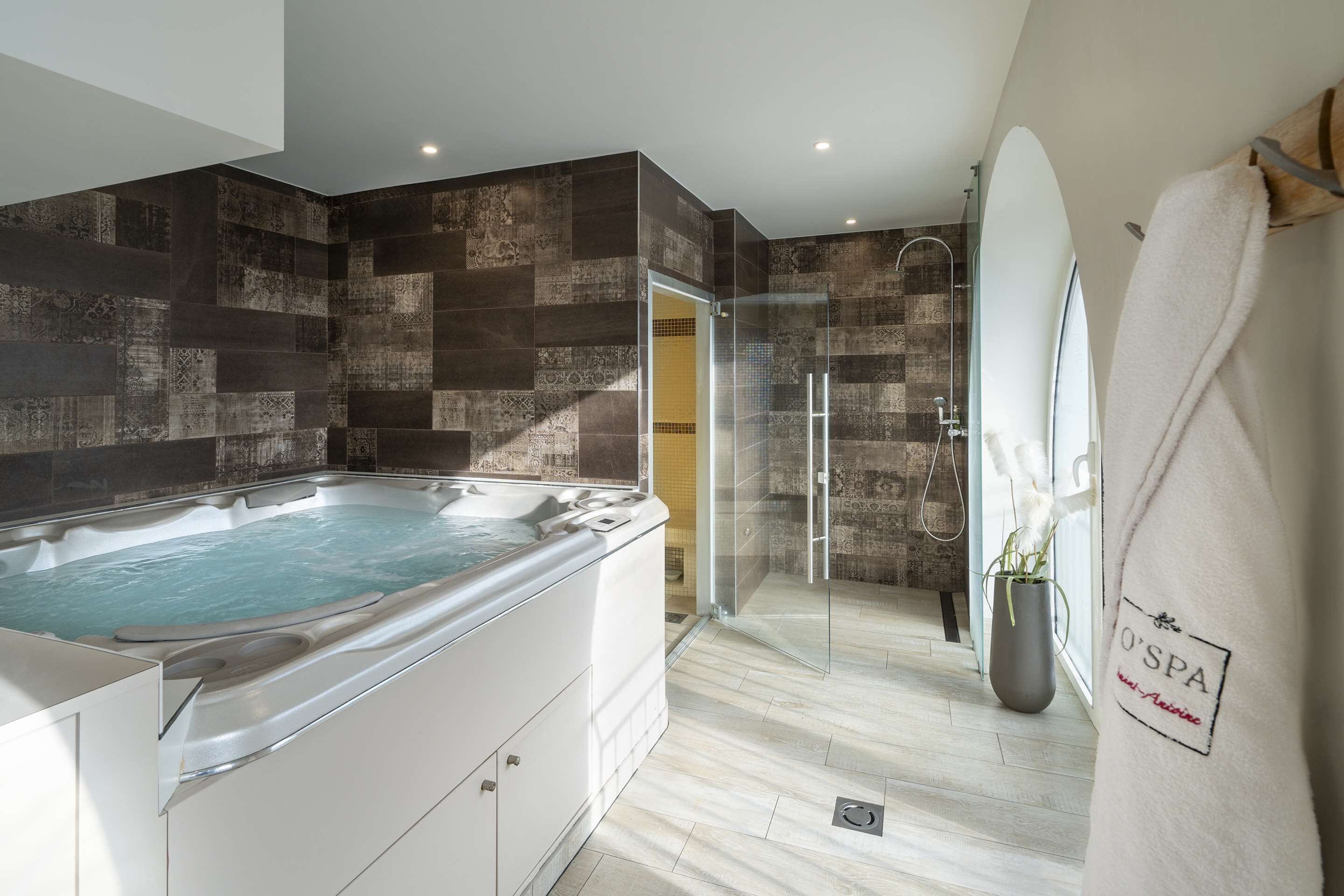 couples treatment room(s), hot tub, steam room, turkish bath/hammam