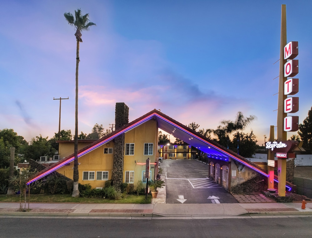 Sky Palm Motel photo 7