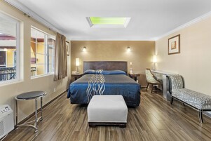 Executive Suite, 1 King Bed | Premium bedding, desk, iron/ironing board, free WiFi