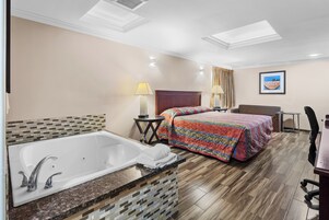 Room, 1 King Bed, Hot Tub | Premium bedding, desk, iron/ironing board, free WiFi