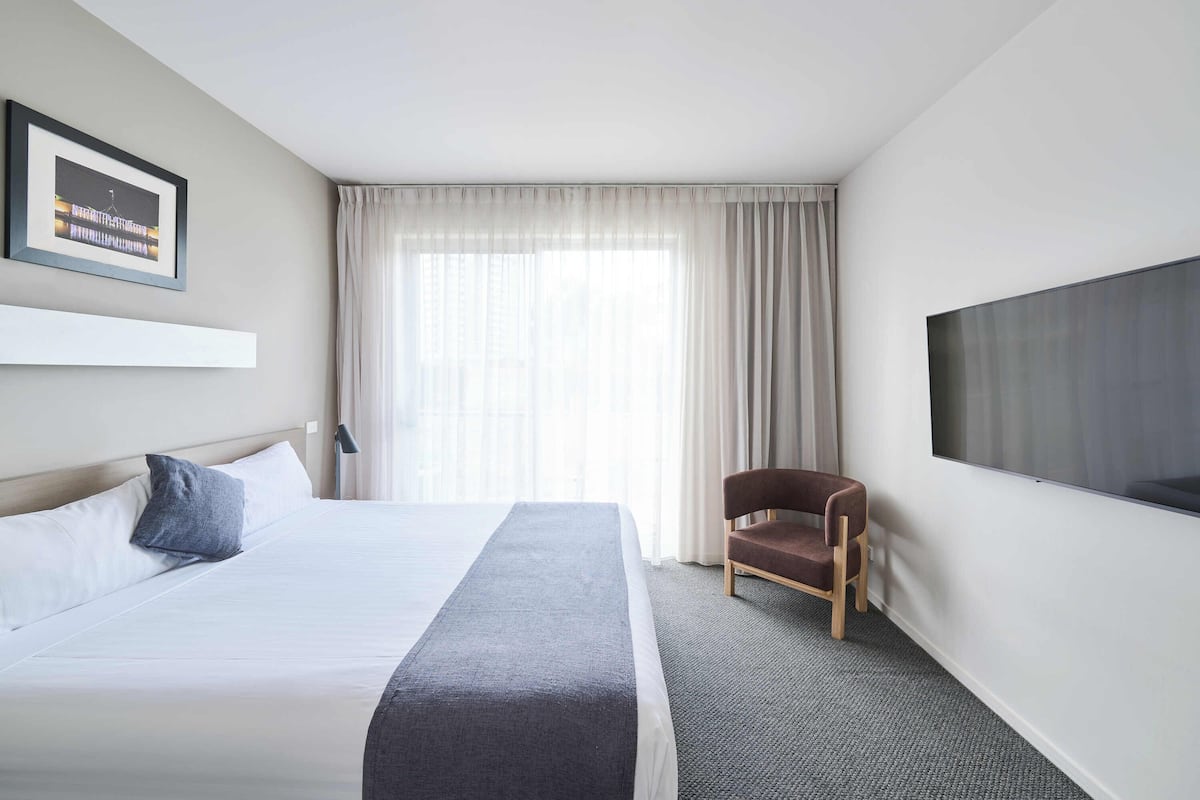 Premium bedding, down comforters, pillowtop beds, desk