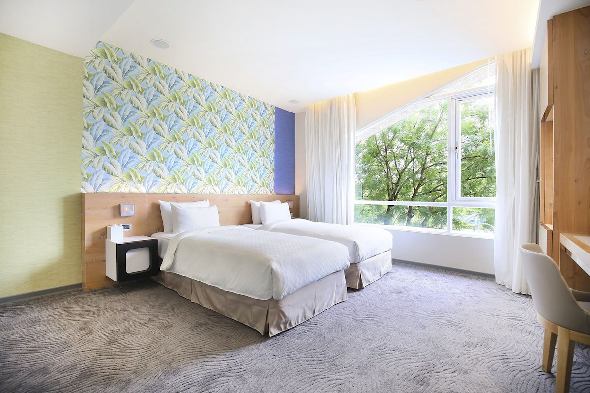 Habitación Deluxe con 2 camas individuales, vista a la ciudad | Ropa de cama de alta calidad, edredón y camas con pillow-top