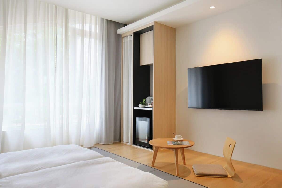 Habitación de estilo japonés con 2 camas individuales, vista a la ciudad | Ropa de cama de alta calidad, edredón y camas con pillow-top