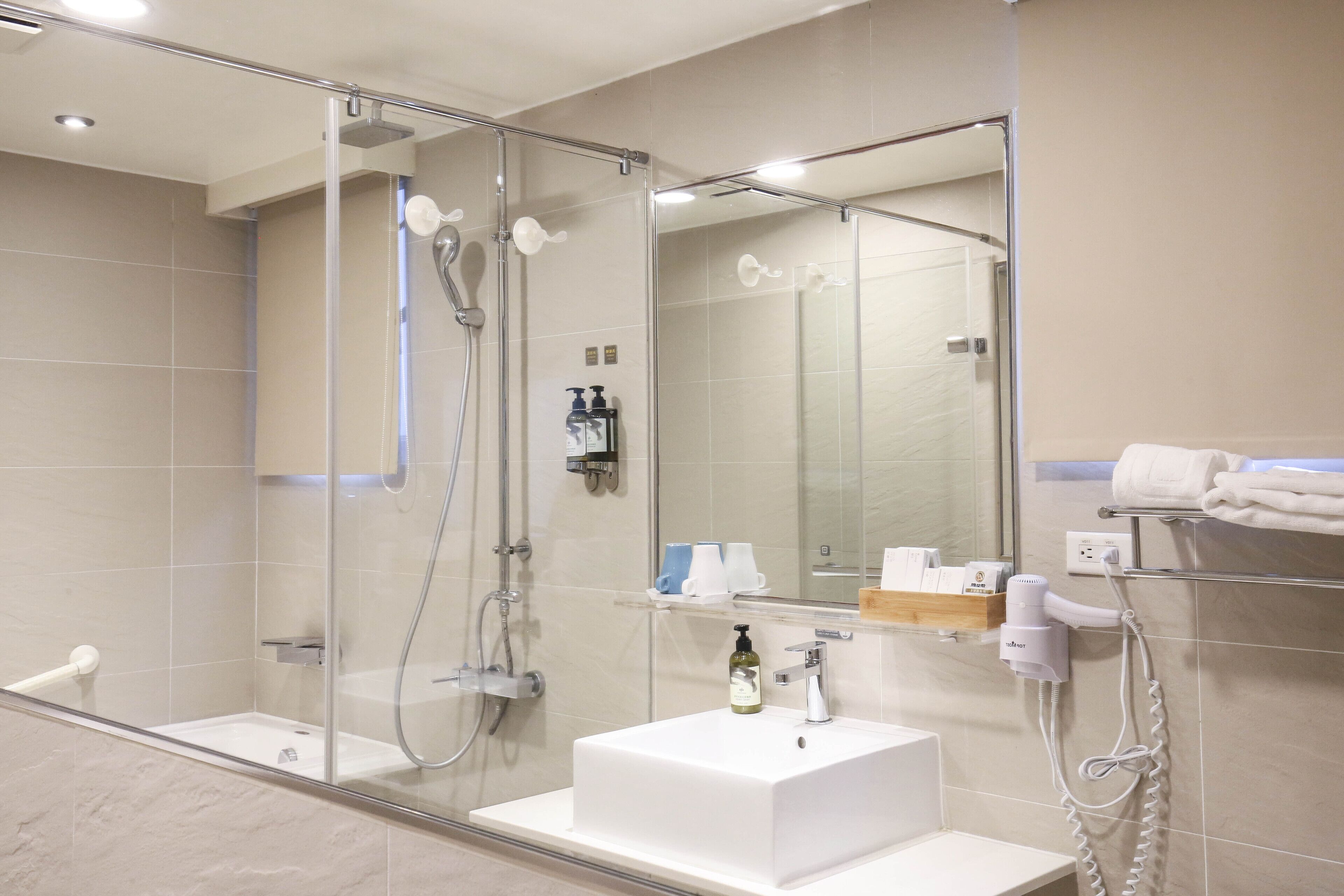 deluxe room | 1 bedroom, premium bedding, down duvets, pillow-top beds