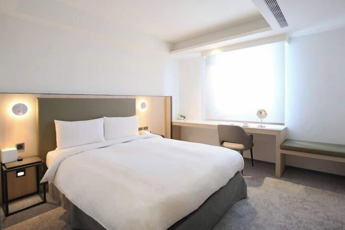 Premium bedding, down comforters, pillowtop beds, free minibar