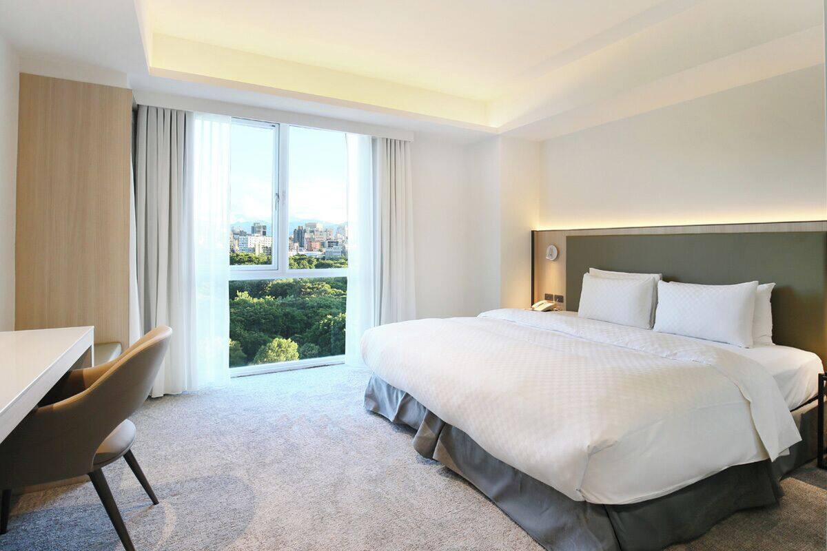 Quarto luxo, vista para o parque | Roupas de cama premium, edredons de pluma, camas com colchões pillow-top