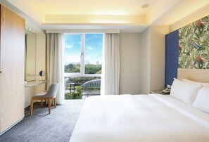 Deluxe Double Room, 1 Queen Bed, City View | Premium bedding, down duvets, pillow-top beds, free minibar