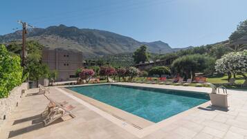 Outdoor pool, sun loungers