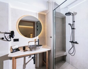Shower, rainfall showerhead, designer toiletries, hair dryer - Idi Hotel (Faistos)
