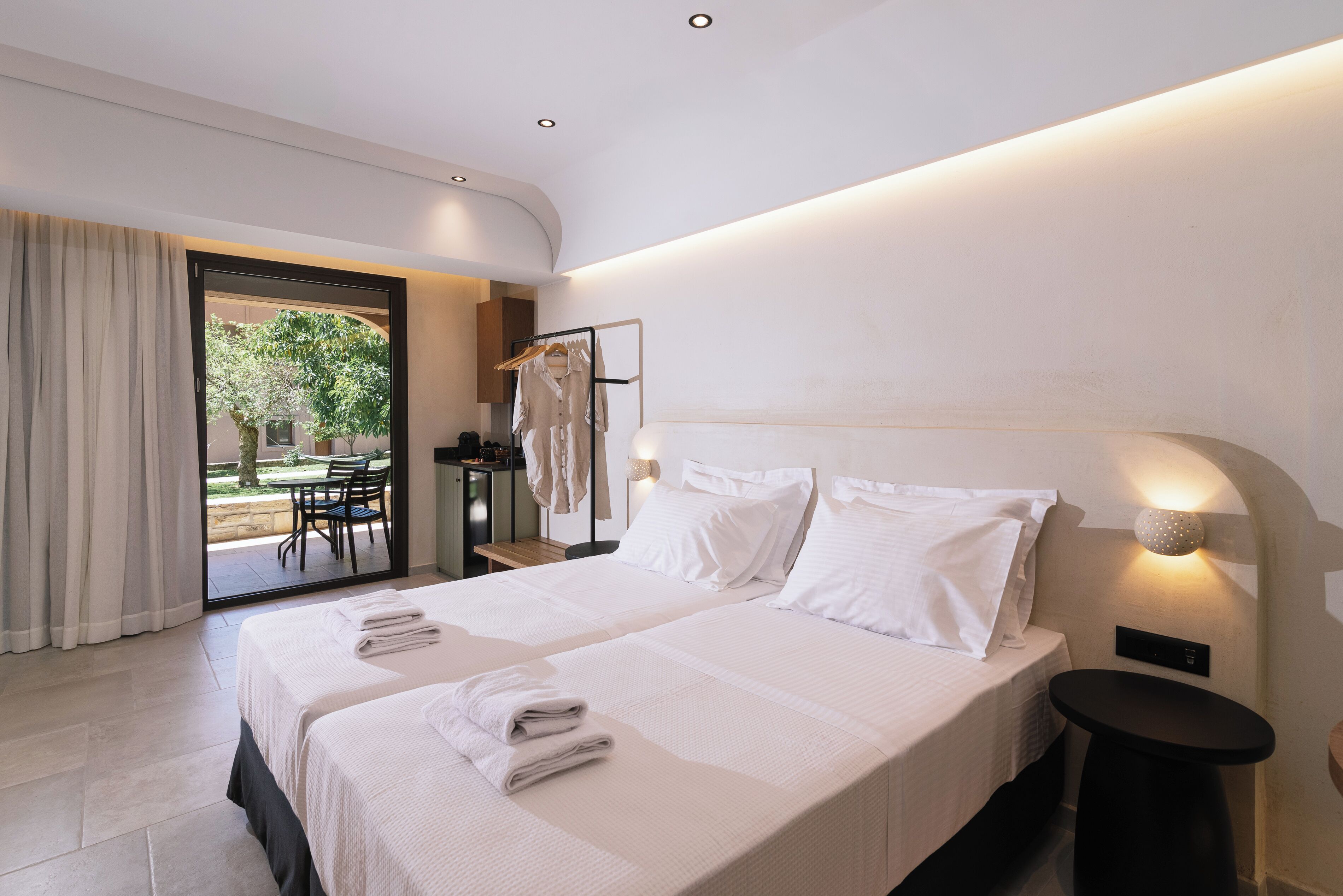 Deluxe Double or Twin Room | Laptop workspace, iron/ironing board, free WiFi, bed sheets