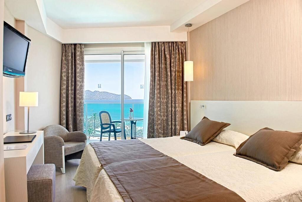 Minibar, in-room safe, desk, iron/ironing board (on request)