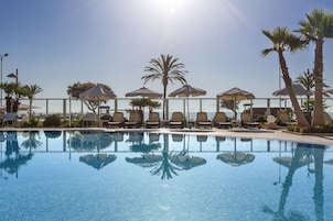 Inomhuspool och utomhuspool