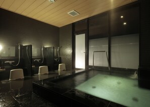 Indoor spa tub