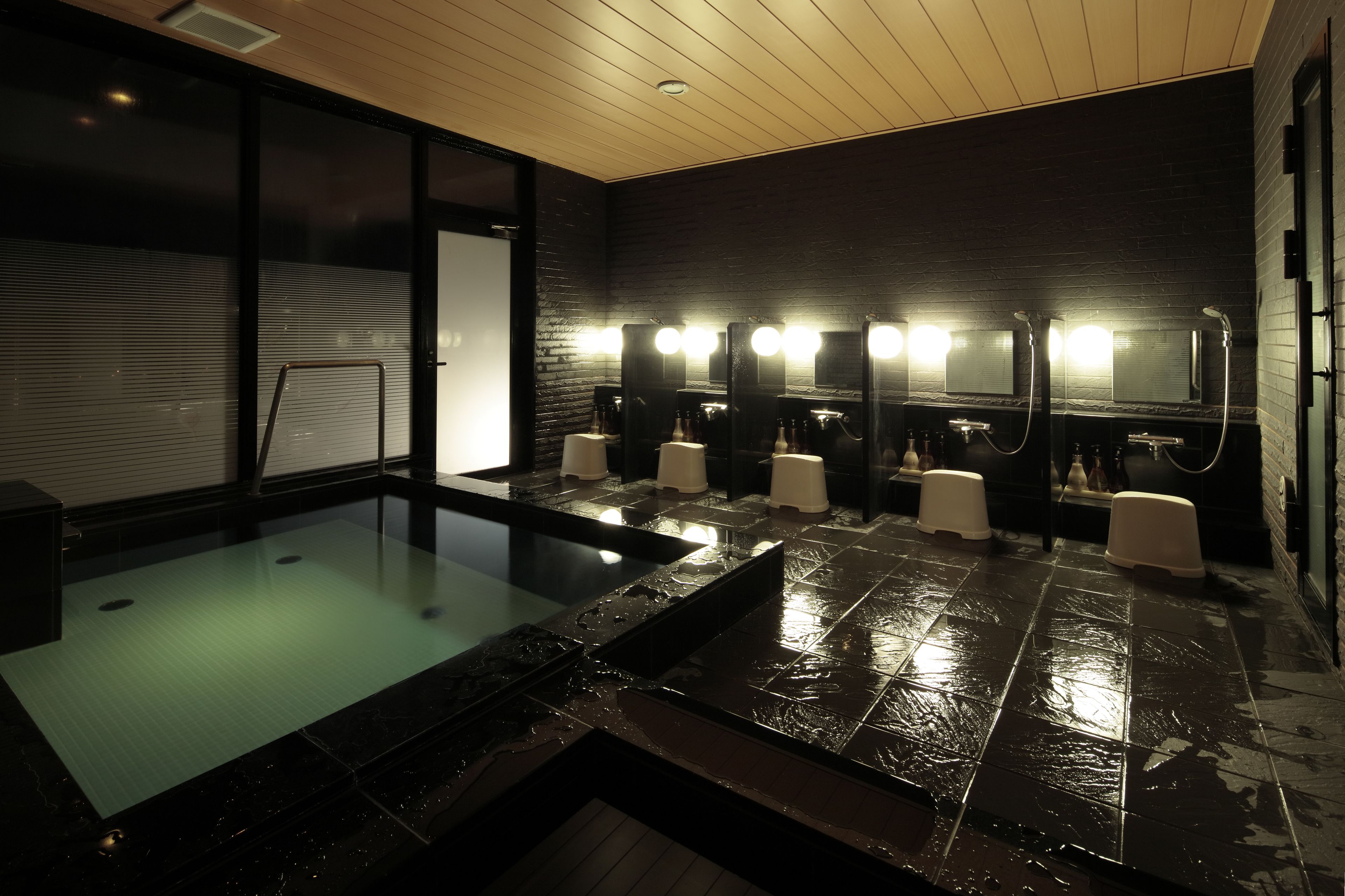 indoor spa tub