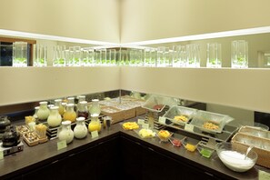 Daily buffet breakfast for a fee