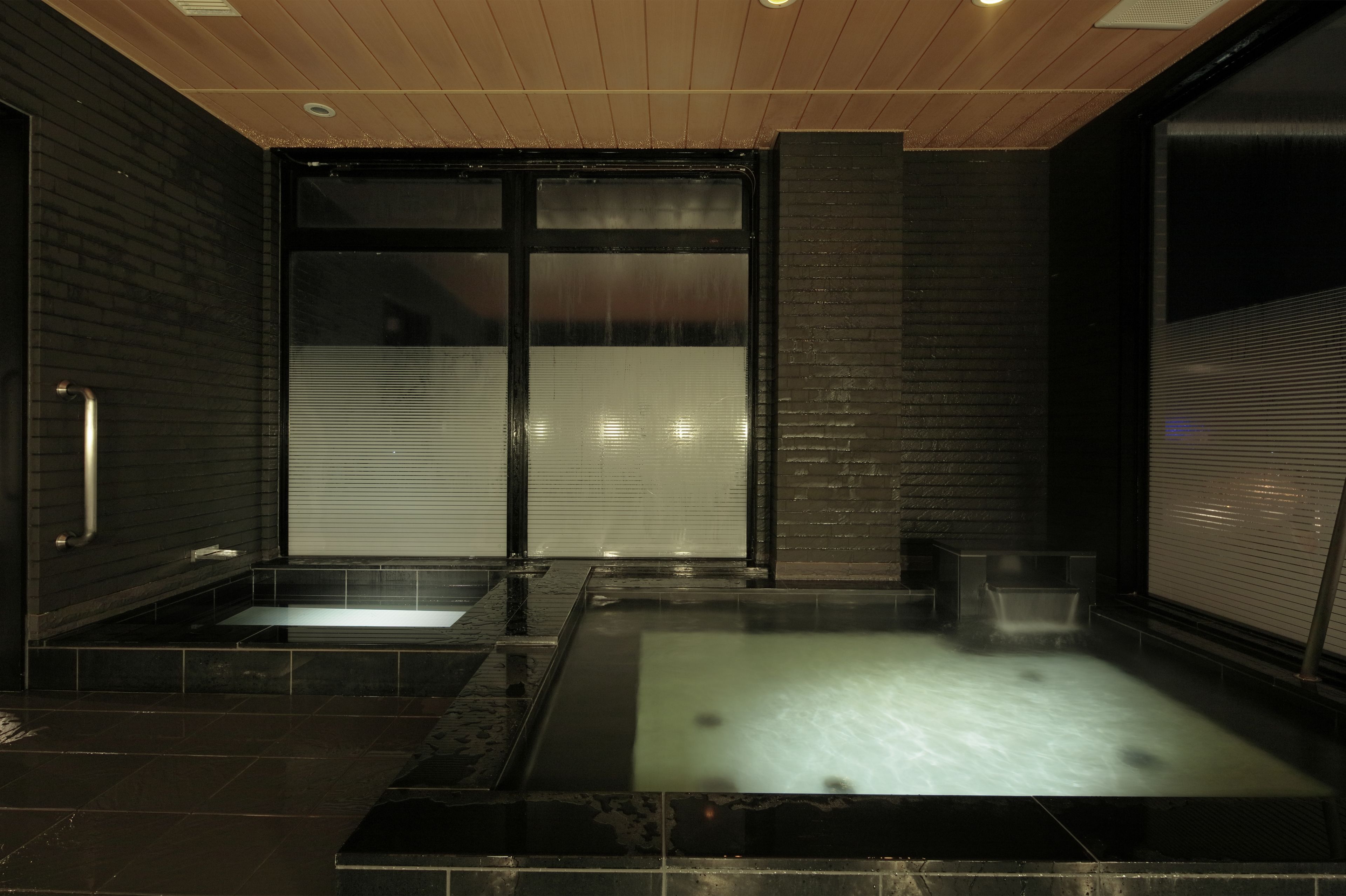indoor spa tub