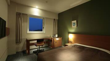 Premium bedding, soundproofing, iron/ironing board, free WiFi