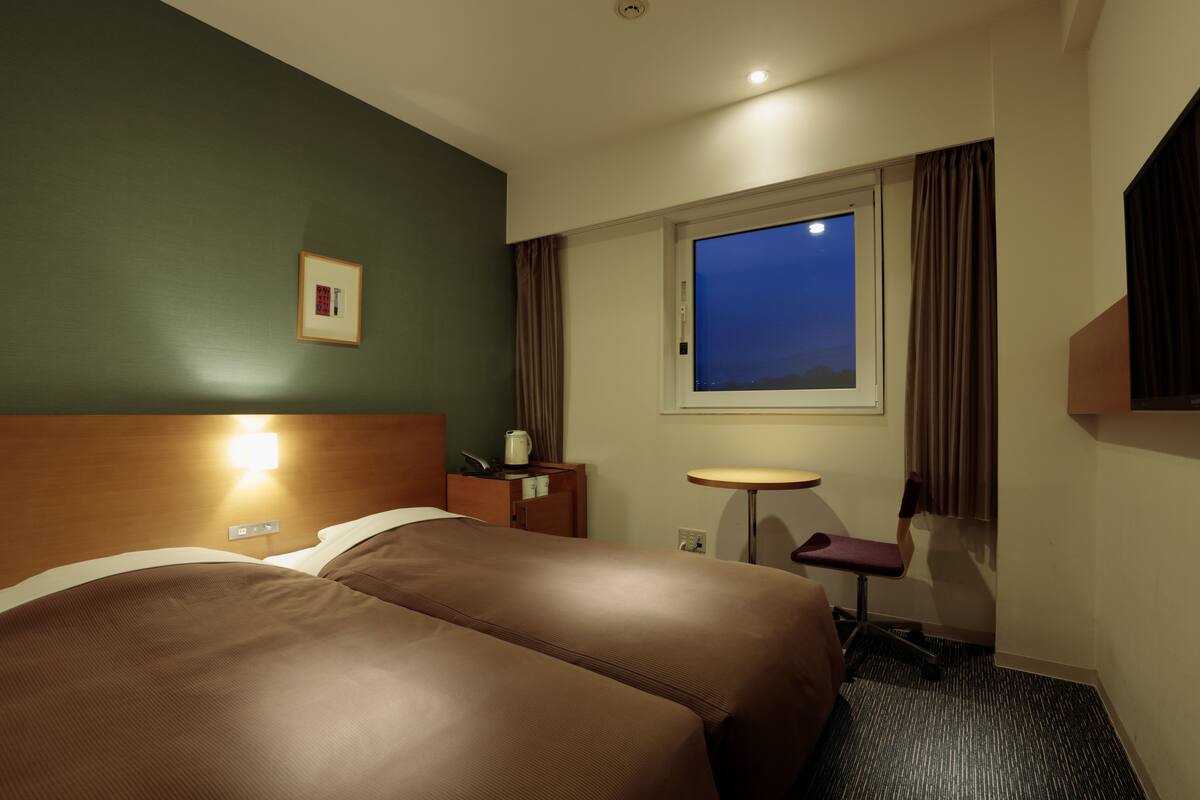 Premium bedding, soundproofing, iron/ironing board (on request)