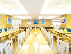 Desayuno buffet todos los días (con cargo) 