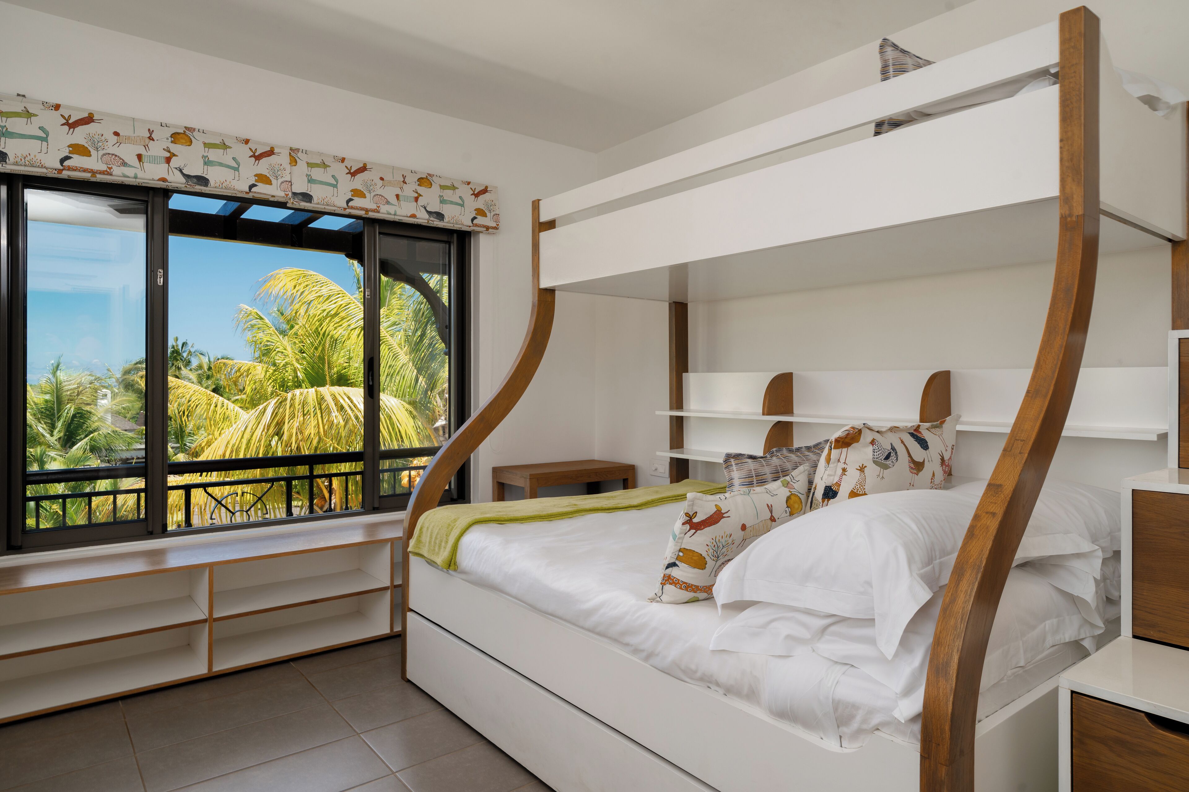 2 多间卧室、高档床上用品、羽绒被、记忆海绵床垫