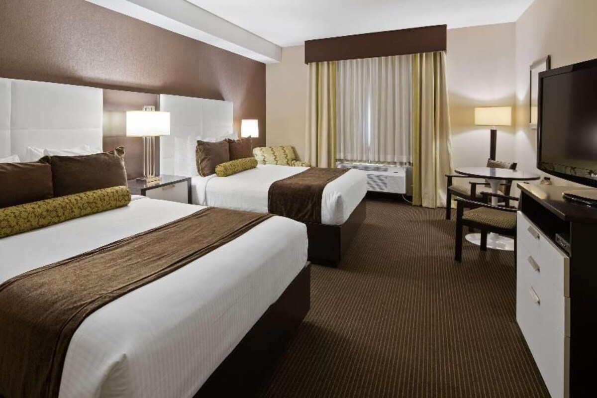 Egyptian cotton sheets, premium bedding, pillow-top beds, in-room safe