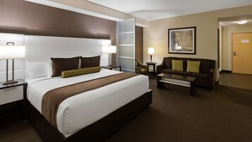 Room, 1 King Bed, Non Smoking, Refrigerator & Microwave | Egyptian cotton sheets, premium bedding, pillowtop beds, in-room safe