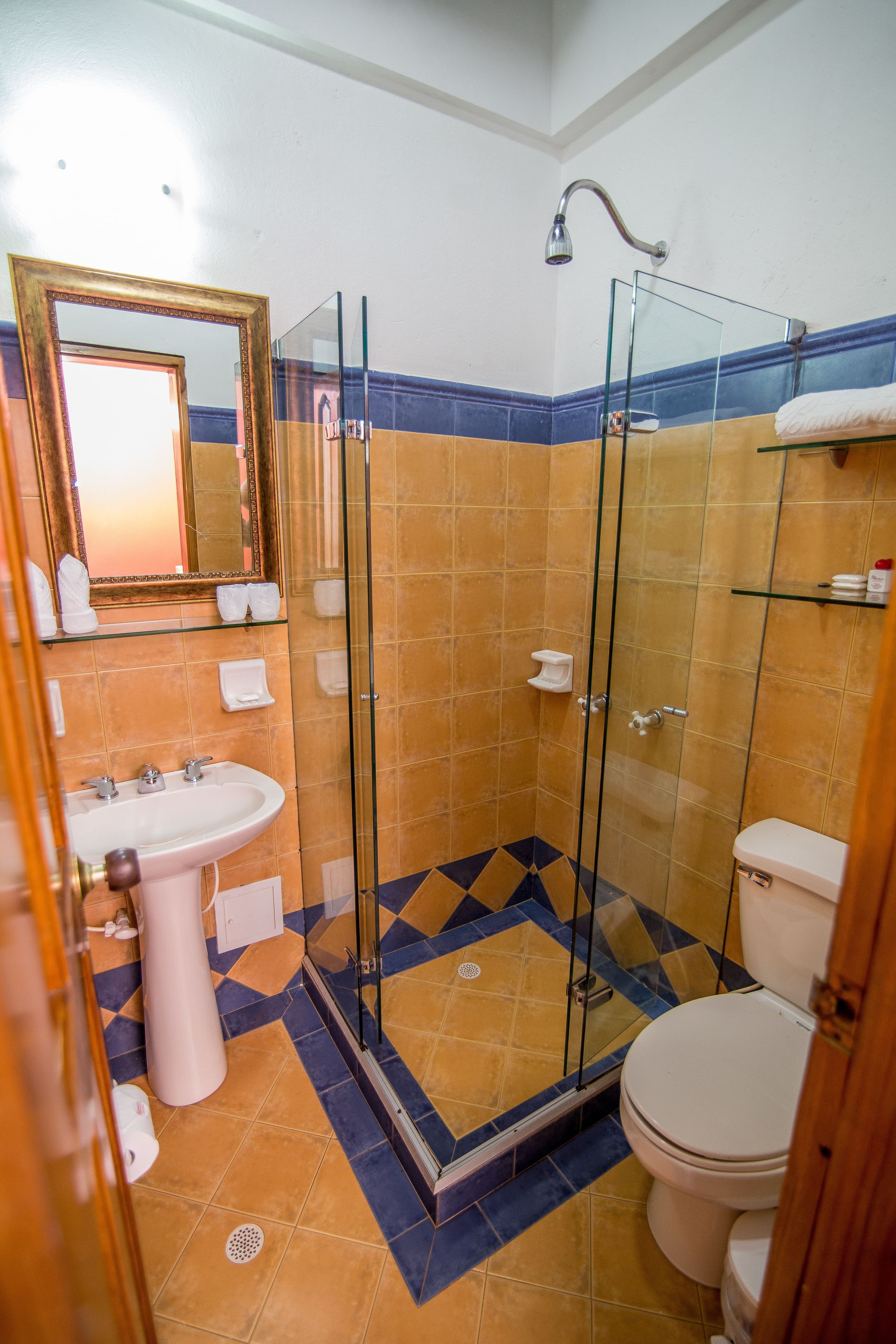 double room | bathroom | shower, free toiletries, towels
