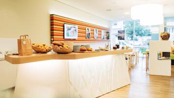Daily full breakfast (EUR 18 per person)