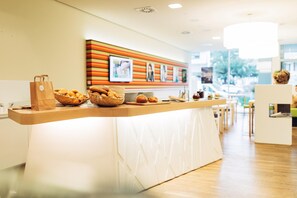 Daily full breakfast (EUR 16 per person) - harry’s home Dornbirn hotel & apartments (Dornbirn)