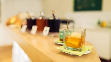 Dagelijks uitgebreid ontbijt (EUR 18 per persoon)