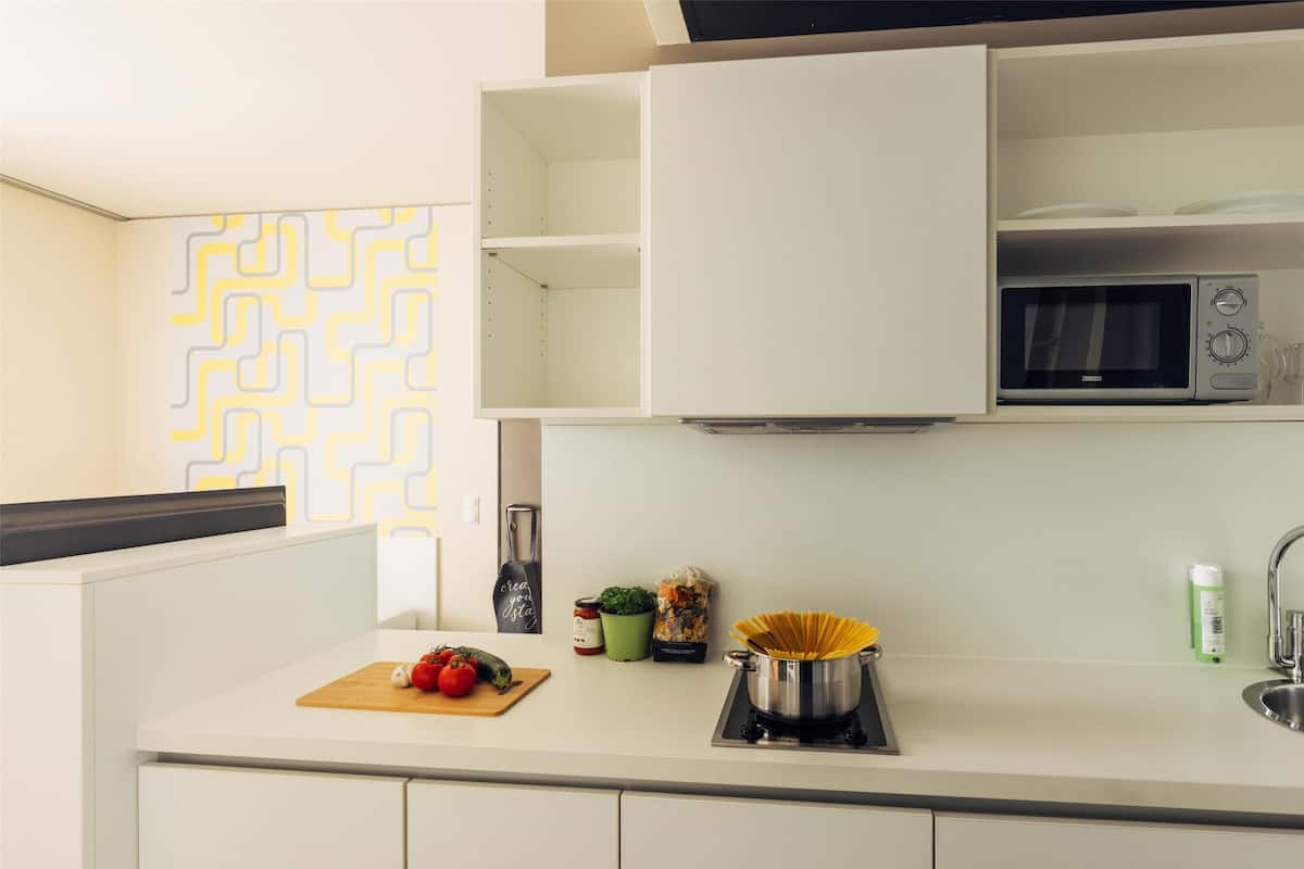 apartment | hypo-allergenic bedding, in-room safe, desk, soundproofing