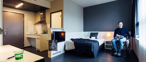 Hypo-allergenic bedding, in-room safe, desk, soundproofing