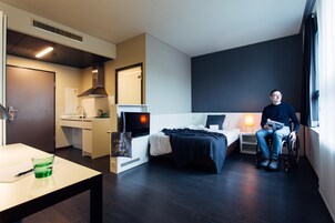 Hypo-allergenic bedding, in-room safe, desk, soundproofing