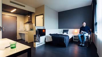 Hypo-allergenic bedding, in-room safe, desk, soundproofing