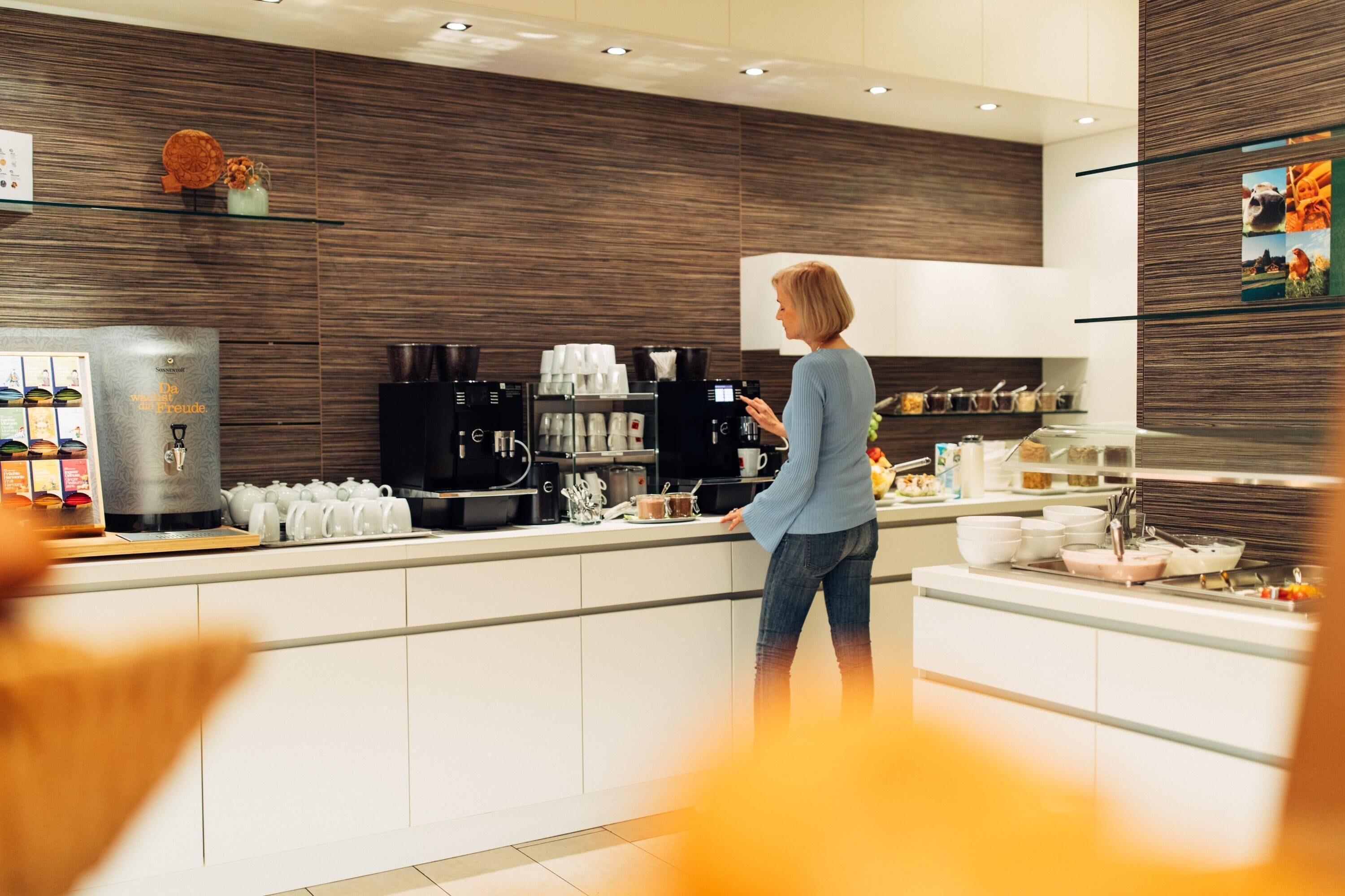 daily full breakfast (eur 18 per person)