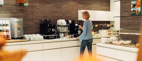 Daily full breakfast (EUR 18 per person)