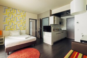 Apartamento | Roupas de cama antialérgicas, cofres nos quartos, escrivaninha