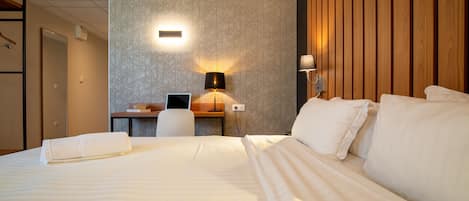 Comfort Room with Spa access | In-room safe, desk, blackout drapes, soundproofing