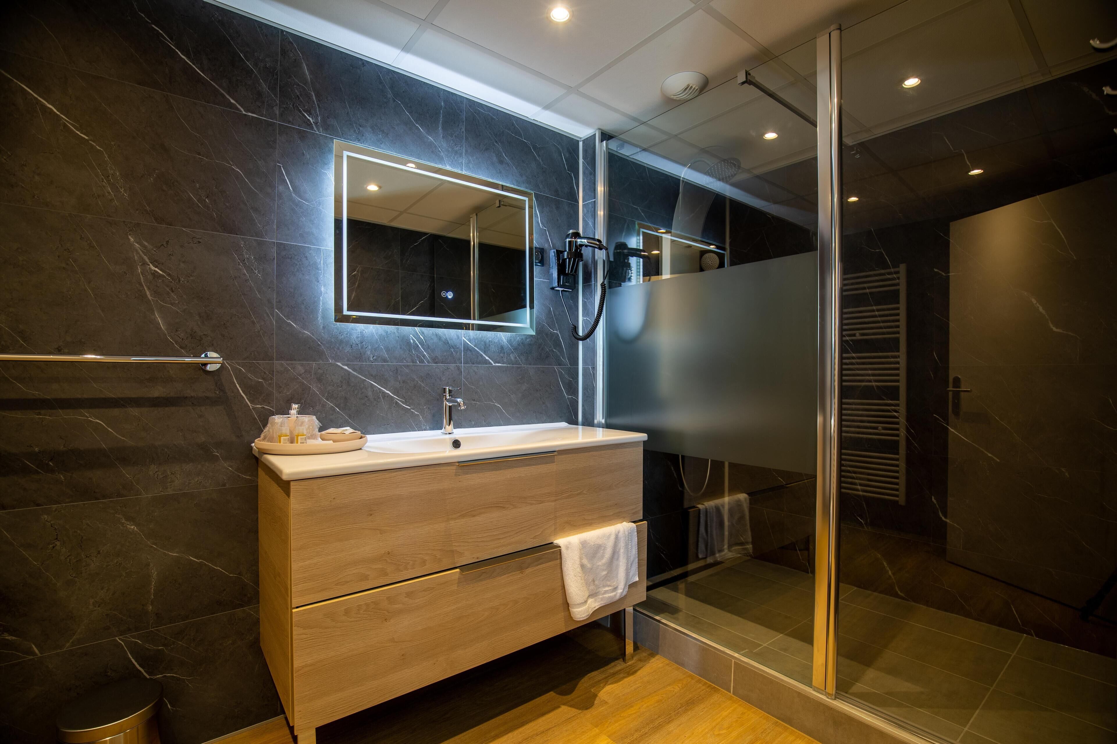 Suite, 1 Queen Bed, Non Smoking, Terrace (with Sofabed) | Bathroom | Free toiletries, hair dryer, towels