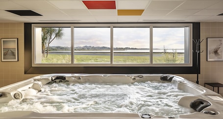 Sauna, hot tub, steam room, massages